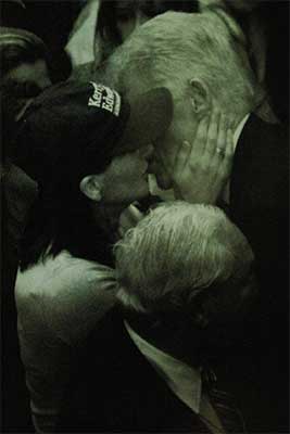 Clintonkiss-1