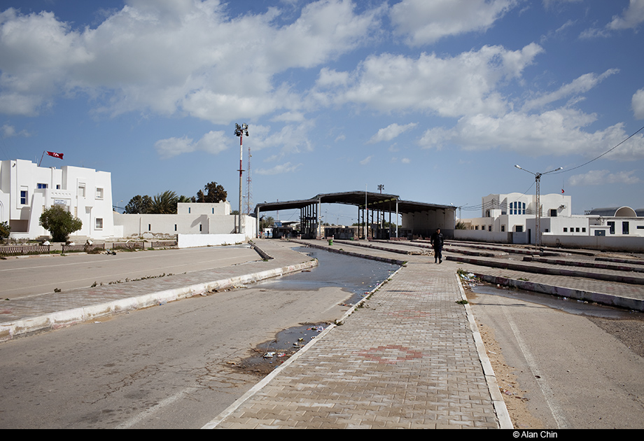 Alan Chin on the Tunisia-Libya Border: A Hundred Miles