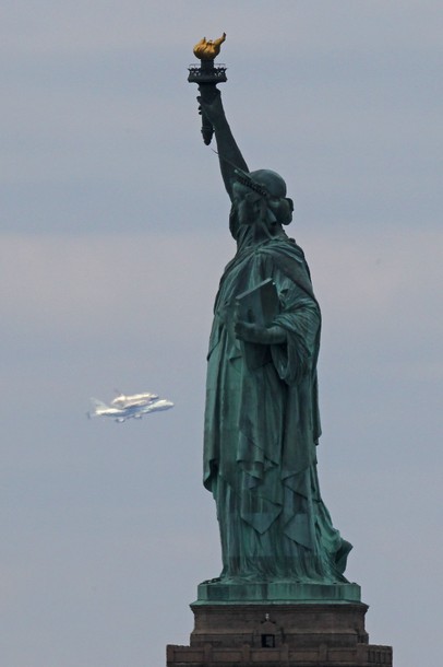 Space shuttle statue of liberty