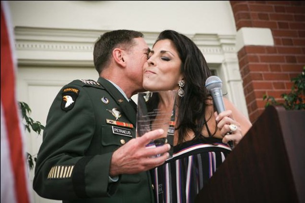 Petraeus Kellly kiss