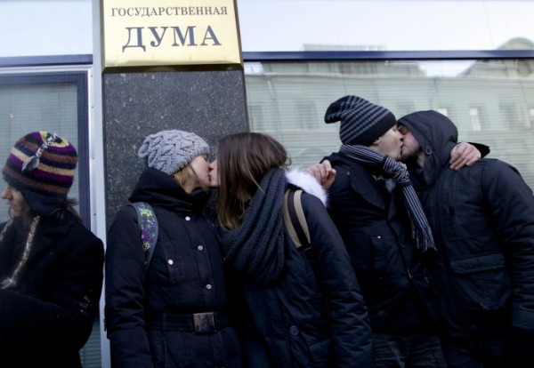 Anti-Gay Riot: Passion Overflows at Moscow "Kiss-In"