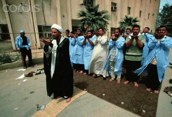 Alexandra Boulet praying doctors Baghdad 2003