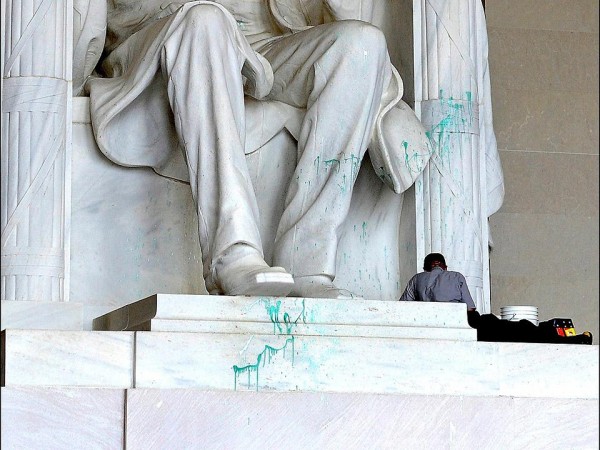 Defacing the Lincoln Memorial, How Quaint