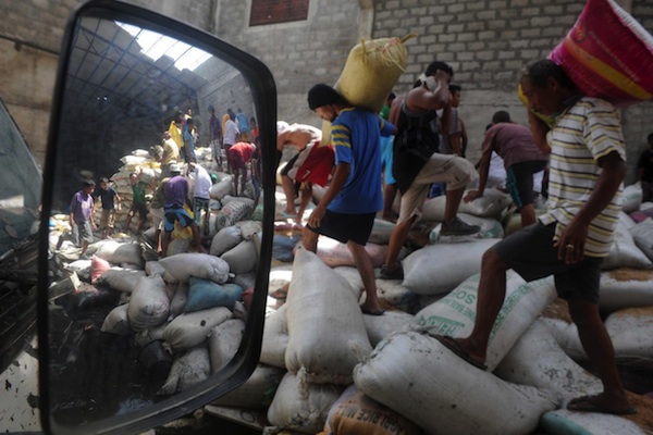 Typhoon Haiyan: Early Pictures