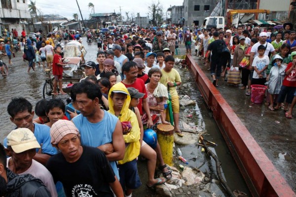 Those Sensual Typhoon Pictures from the Philippines