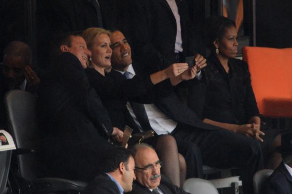 Obama Selfie Mandela Tribut