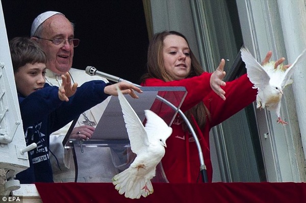 Pope peace doves release