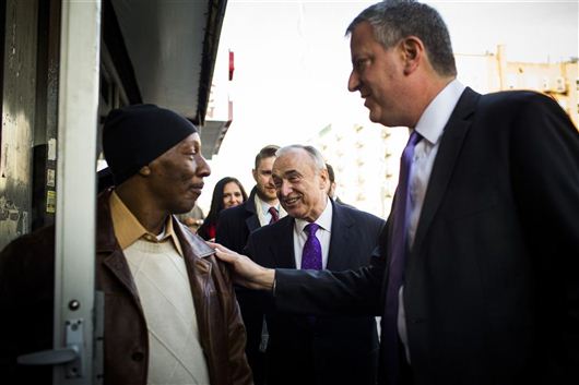 De Blasio Bratton NAN man w cap