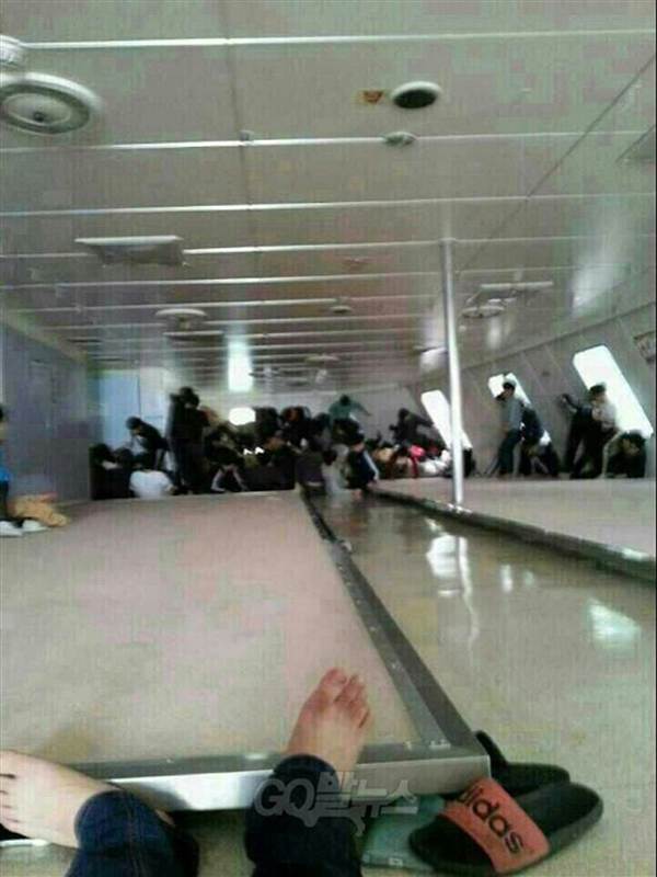 Global News S Korea ferry disaster uploaded photo