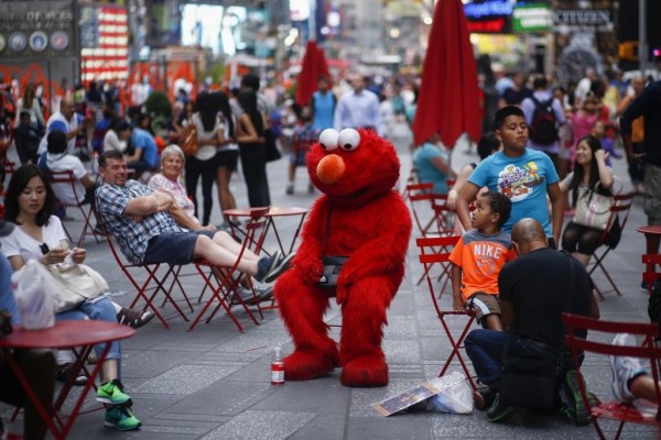 Elmo, the Illegal