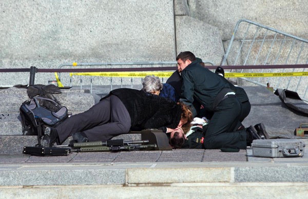 Soldier shot ottawa national war memorial