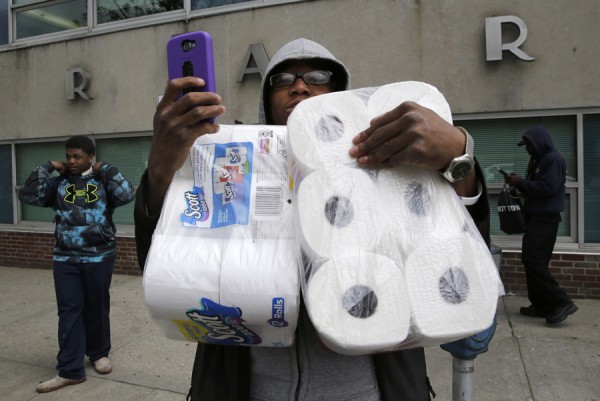 The Looting Selfie and Portraits of Media Bias in Baltimore
