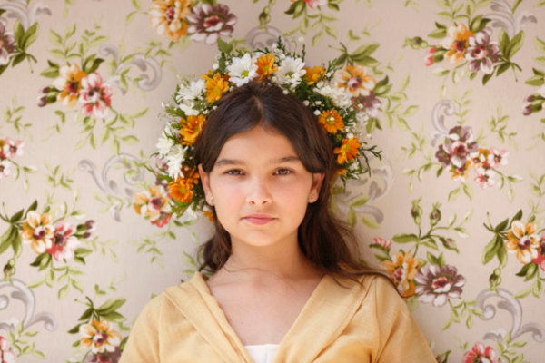 How New Photos Echo Classic Photos: Frida’s Flower Children