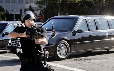 Bush-Motorcade-Policeman