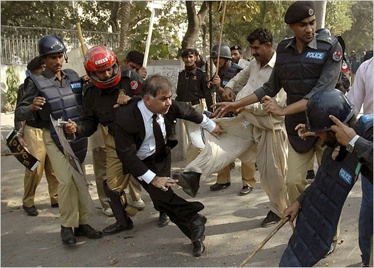 Lahore-Protest-Lawyers-1