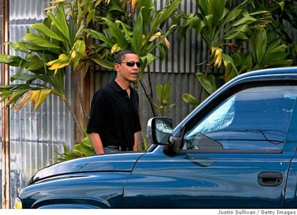 Obama walks around his old neighborhood after visiting his ailing grandmother in Honolulu, Hawaii October 24, 2008