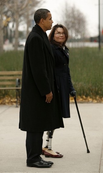 U.S. President-elect Barack Obama and paraplegic Iraq war veteran Tammy Duckworth place a wreath at a veterans memorial in Chicago November 11, 2008. Duckworth is director of the department of veteran affairs for Illinois. REUTERS/        (UNITED STATES)