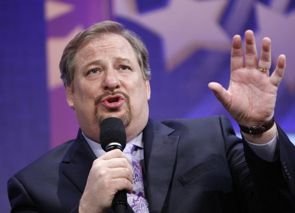 Saddleback Church Pastor Rick Warren participates in a panel discussion during the Clinton Global Initiative in New York September 26, 2008. Established by former U.S. President Bill Clinton in 2005, the event is designed to bring donors together with people in need to try to solve global problems. REUTERS/Chip East (UNITED STATES)