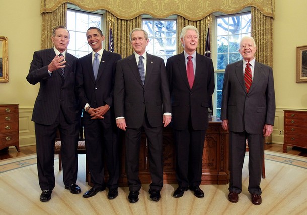 WASHINGTON - JANUARY 07: U.S. President George W. Bush (C) meets with President-elect Barack Obama (2nd-L), former President Bill Clinton (2nd-R), former President Jimmy Carter (R) and former President George H.W. Bush (L) in the Oval Office January 7, 2009 in Washington, DC. On January 20, 2009 Barack Obama will be sworn in as the nations���s 44th president. (Photo by Mark Wilson/Getty Images)