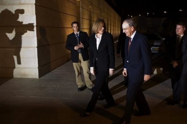 U.S. Middle East envoy George Mitchell, second right, and Israeli Foreign Minister Tzipi Livni, second left, meet at the Foreign Ministry in Jerusalem, Wednesday, Jan. 28, 2009. Mitchell, President Barack Obama's new Mideast envoy sought Wednesday to boost a 10-day-old Gaza cease-fire. (AP Photo/Sebastian Scheiner)