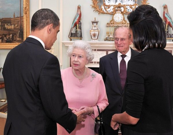 LONDON APRIL 1:  US President Barack Obama and his wife Michelle Obama talk with Queen Elizabeth II and Prince Philip, Duke of Edinburgh during an audience at Buckingham Palace on April 1, 2009 in London, England.  (Photo by John Stillwell - WPA Pool/Getty Images)