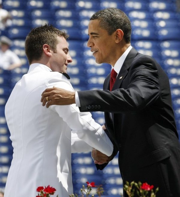 U.S. President Barack Obama (R) shakes hands with graduate John S. McCain IV (L), son of U.S. Sen. John McCain, while attending the 2009 U.S. Naval Academy graduation in Annapolis, Maryland, May 22, 2009.   REUTERS/Larry Downing (UNITED STATES POLITICS MILITARY)