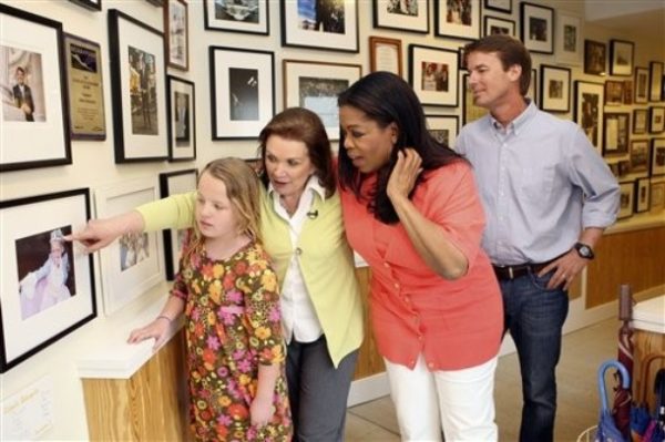 This photo taken March 28, 2009 and provided Tuesday, May 5, 2009 by Harpo Productions Inc., shows talk-show host Oprah Winfrey, second from right, with former presidential candidate John Edwards, his wife Elizabeth and daughter Emma Claire Edwards at their home in Chapel Hill, N.C., for a taping of "The Oprah Winfrey Show." The show will air nationally on Thursday, May 7, 2009. (AP Photo/Harpo Productions, Inc., George Burns)  **NO SALES**