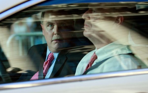 NEW YORK - JUNE 01:  General Motors CEO Fritz Henderson (L) exits U.S. Bankruptcy Court in a G.M. hybrid vehicle June 1, 2009 in New York City. Troubled Detroit automaker General Motors filed for bankruptcy protection today.  (Photo by Mario Tama/Getty Images)