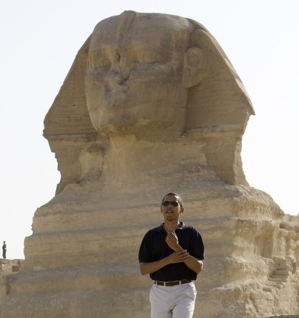 U.S. President Barack Obama is given a tour of the Great Pyramids of Giza by the Secretary General of the Supreme Council of Antiquities Dr. Zahi Hawass (NOT IN PICTURE) while in Cairo, Egypt June 4, 2009.    REUTERS/Larry Downing (EGYPT POLITICS TRAVEL)