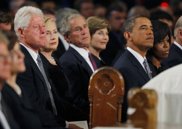 From left to right, former President Bill Clinton, Secretary of State Hillary Clinton, former President George W. Bush, former first lady Laura Bush, U.S. President Barack Obama and first lady Michelle Obama (R) attend funeral services for U.S. Senator Edward Kennedy at the Basilica of Our Lady of Perpetual Help in Boston, Massachusetts August 29, 2009. Senator Kennedy died late Tuesday after a battle with cancer. REUTERS/Brian Snyder (UNITED STATES POLITICS OBITUARY)
