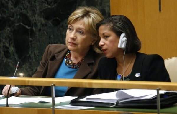 U.S. Ambassador to the United Nations Susan Rice (R) talks with U.S. Secretary of State Hillary Clinton during the Summit on Climate Change at the United Nations headquarters in New York, September 22, 2009.     REUTERS/Kevin Lamarque (UNITED STATES POLITICS)