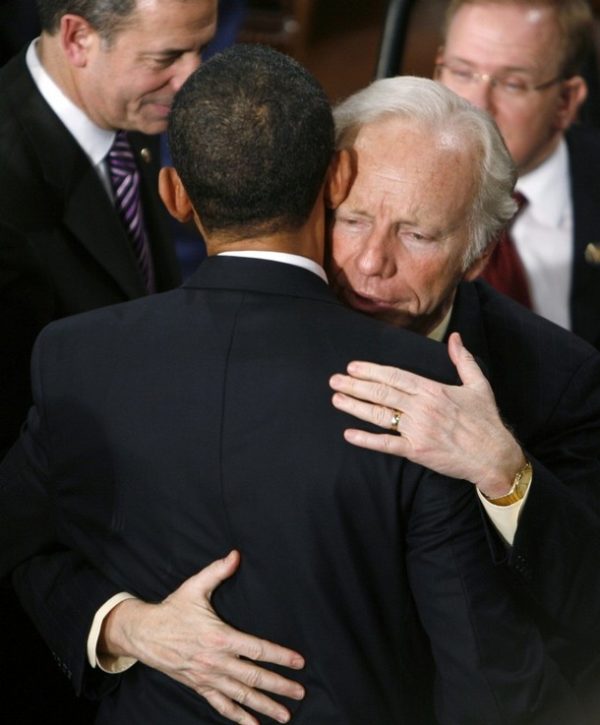 U.S. President Barack Obama (L) is embraced by U.S. Senator Joe Lieberman after Obama delivered a primetime address to a joint session of the U.S. Congress on Capitol Hill in Washington, February 24, 2009. REUTERS/Kevin Lamarque (UNITED STATES)