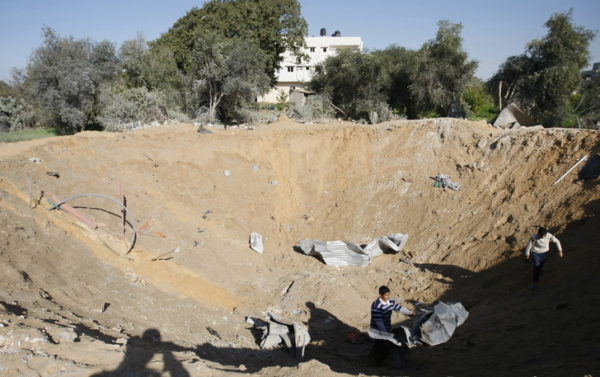 bombing crater Gaza 1_10