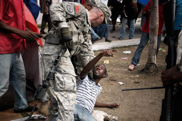 US Soldier Haiti food line