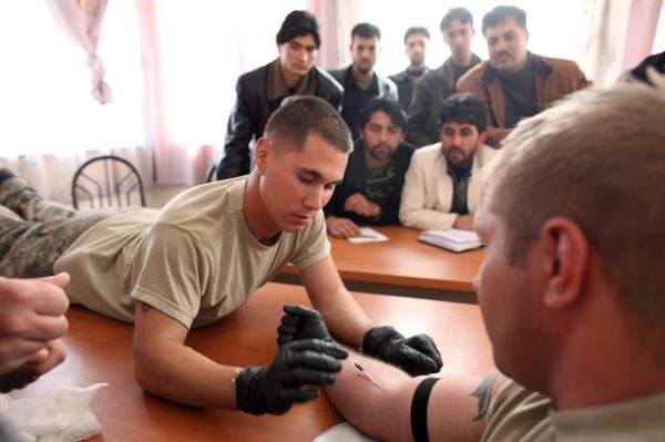 HERAT, AFGHANISTAN - MARCH 2: U.S. Army soldiers lead a medical training exercise for Afghan National Police (ANP) officers March 2, 2010 in Herat, Afghanistan. The ANP force currently has about 94,000 members and is under a complete rehabilitation by U.S. and NATO military. (Photo by Majid Saeedi/Getty Images)