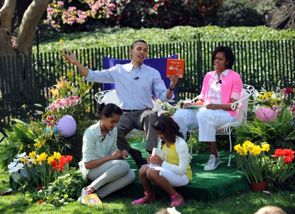 the-obama-family-reads-green-eggs-and-ham-during-the-annual-easter-egg-roll.prev