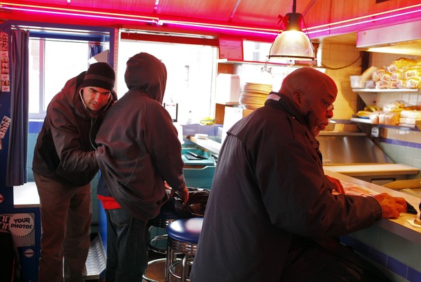 Boston Health Care for the Homeless Program street team member Dr. Patrick Perri (L) listens to the lungs of a homeless man with a suspected case of pneumonia in a diner in Boston, Massachusetts December 15, 2010.  The street team works to bring health care to Boston's chronically homeless, and to get those homeless to medical care.   REUTERS/Brian Snyder    (UNITED STATES - Tags: HEALTH SOCIETY)