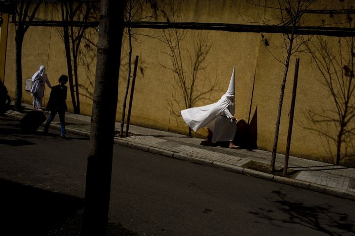 The Day’s Best Spanish Holy Week Penitent Photo With KKK Chase(r)