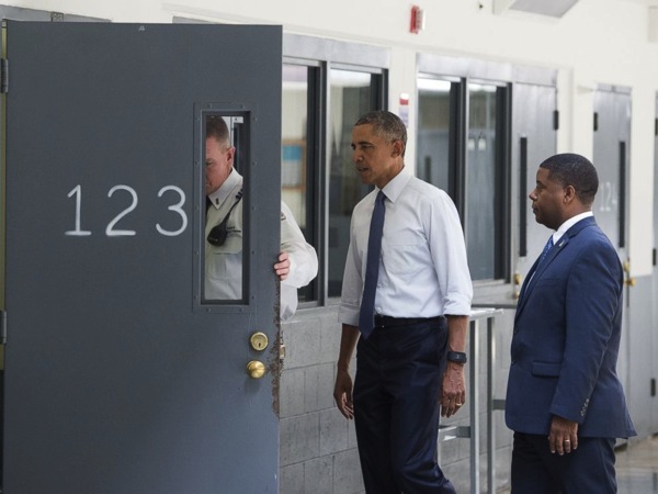 Obama-prison-visit-cell-123
