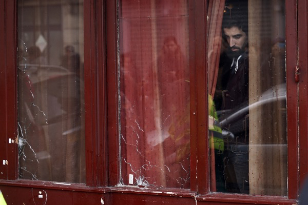 Who’s French Now? The Most Political, and Poignant Aftermath Photos from the Paris Attack.