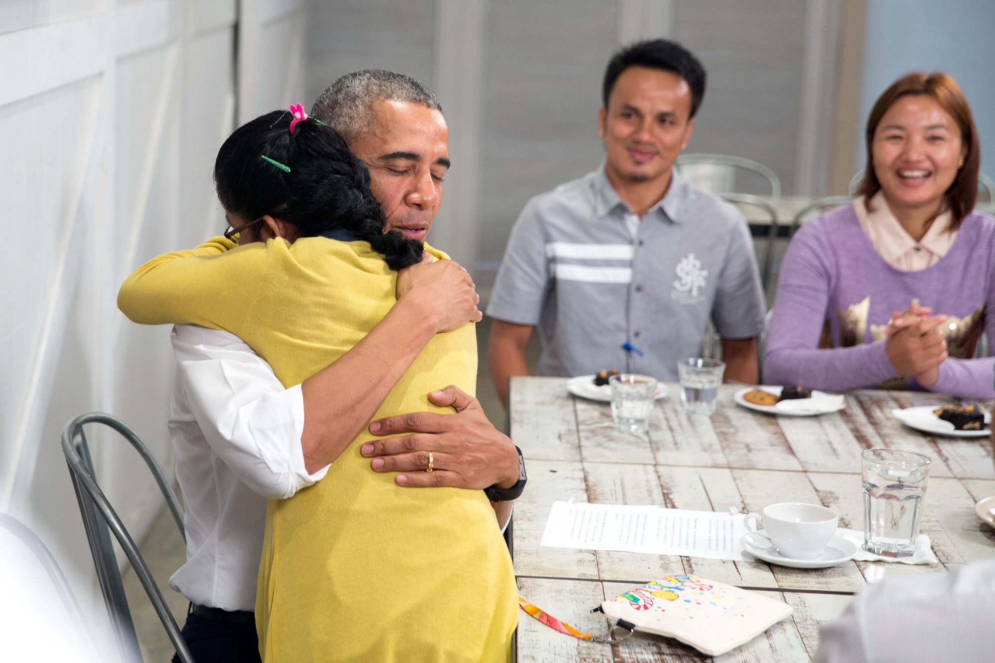 Obama-Malaysia-hug