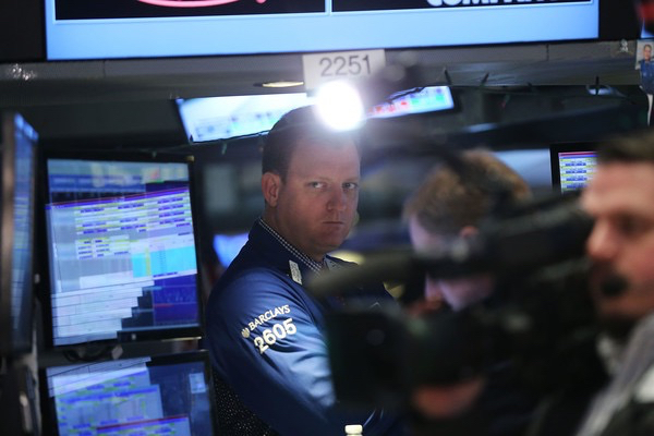 Traders work on the floor of the New York Stock Exchange (NYSE) on January 7, 2016 in New York City. Chinese stocks plunged on Thursday by more than 7 percent causing the Dow to drop over 200 points in morning trading. Spencer Platt/Getty Images.