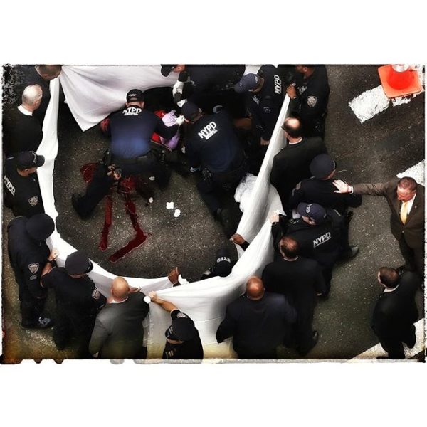 plattys1Police surround the body of a man killed in a police involved shooting this morning in Manhattan. #gettyimages #NYPD #gettyimagesnews #streetphotography #crime