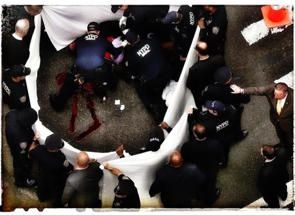 plattys1Police surround the body of a man killed in a police involved shooting this morning in Manhattan. #gettyimages #NYPD #gettyimagesnews #streetphotography #crime