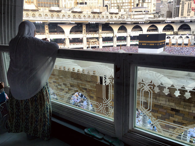 Photo: Diaa Hadid / The New York Times Caption: A woman paused during her circulations of the Kaaba at the Grand Mosque in Mecca.