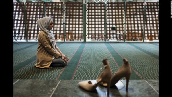 Moufid prays in a Stockholm mosque. Photo: Elin Berge
