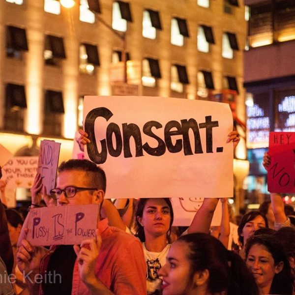 @steffikeithPretty much sums it up #dumptrump #pussypower in front of #trumptower #streetphotography #protest #nyc