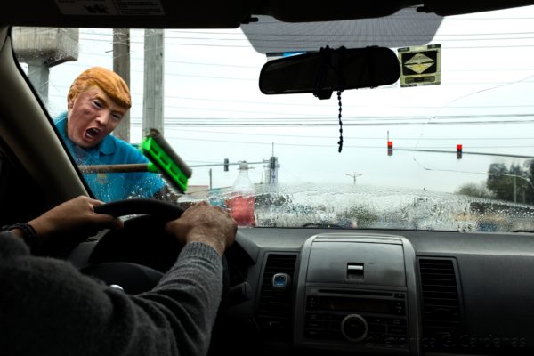 Photo by Verónica Gabriela Cárdenas. A potential trump cleaning windshields