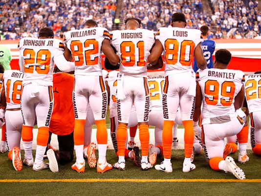 Members of the Cleveland Browns stand and kneel during the national anthem before the game against the Indianapolis Colts at Lucas Oil Stadium on September 24, 2017 in Indianapolis, Indiana. (Photo by Andy Lyons/Getty Images)