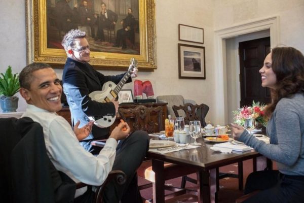 President Barack Obama having lunch with singer and activist Alicia Keyes and Paul David “Bono” Hewson, lead singer of U2 and anti-poverty activist, to discuss development policy in the Oval Office, April 30, 2010. (Official White House Photo by Pete Souza)